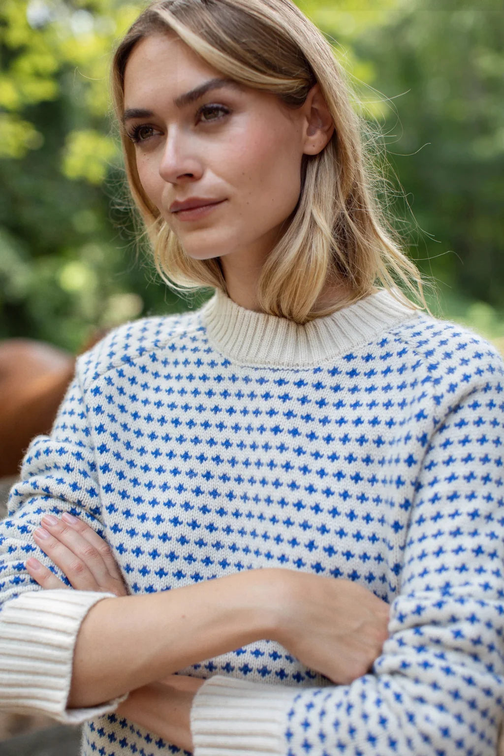 The Lodge Sweater In Ivory/Blue Birdseye