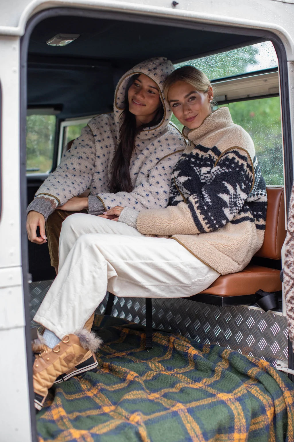 Hooded Sherpa Jacket In Ivory/Blue Birdseye