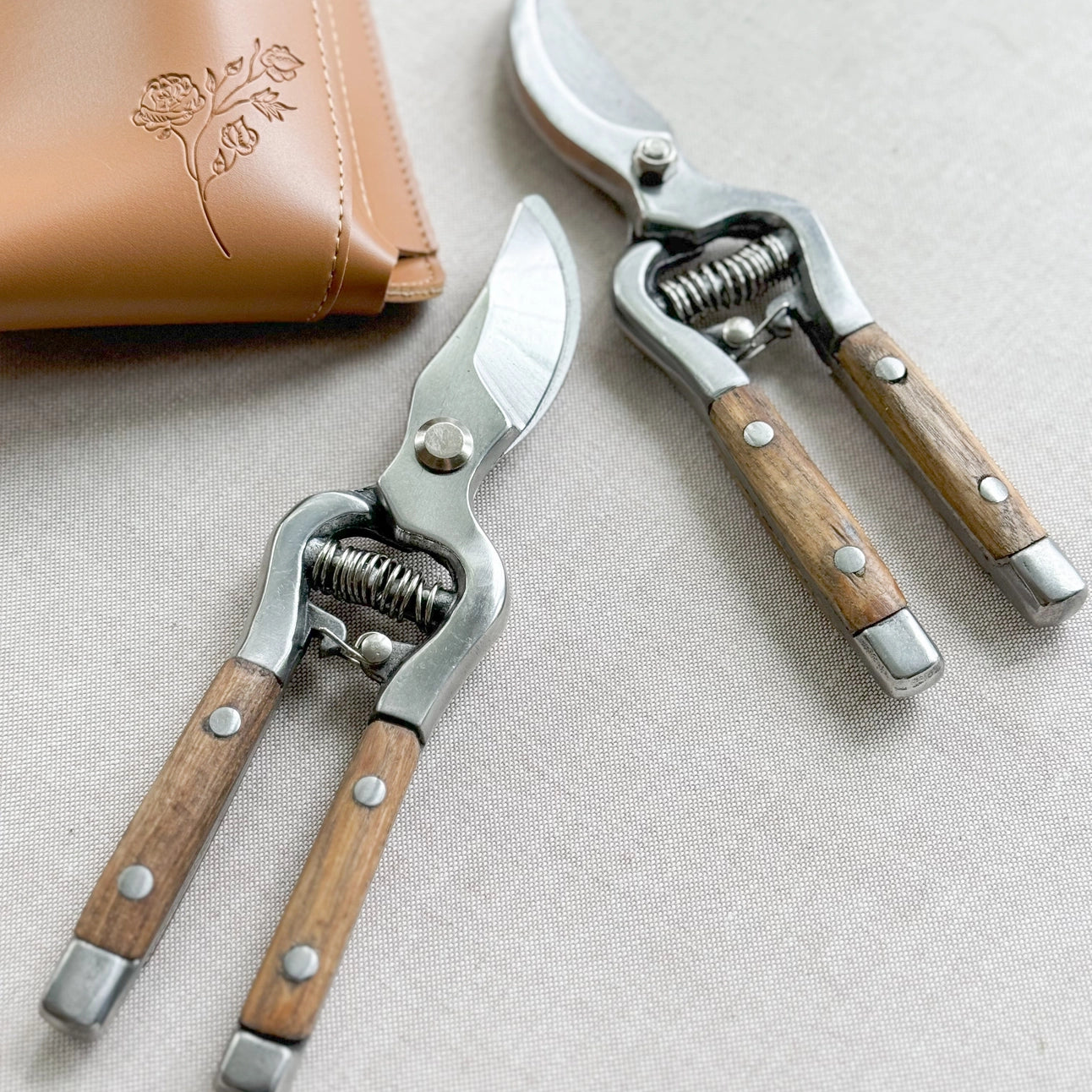 Wood Handle Garden Secateurs