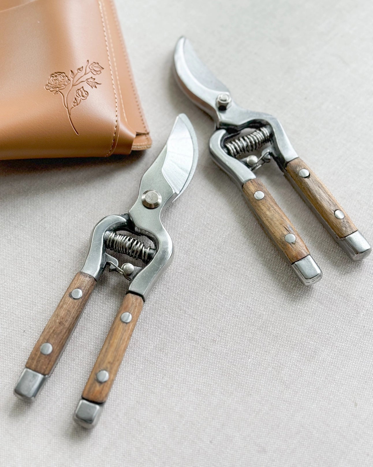 Wood Handle Garden Secateurs