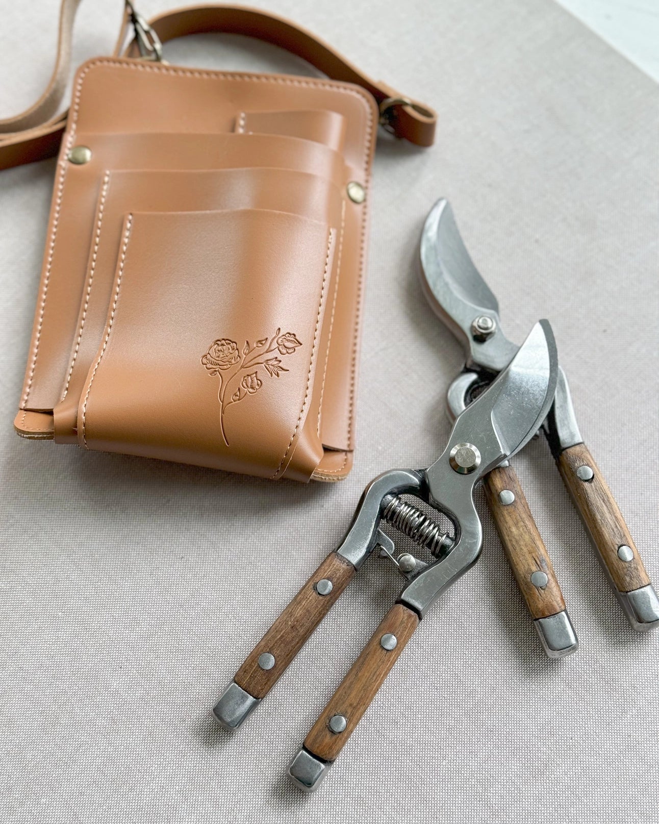 Wood Handle Garden Secateurs