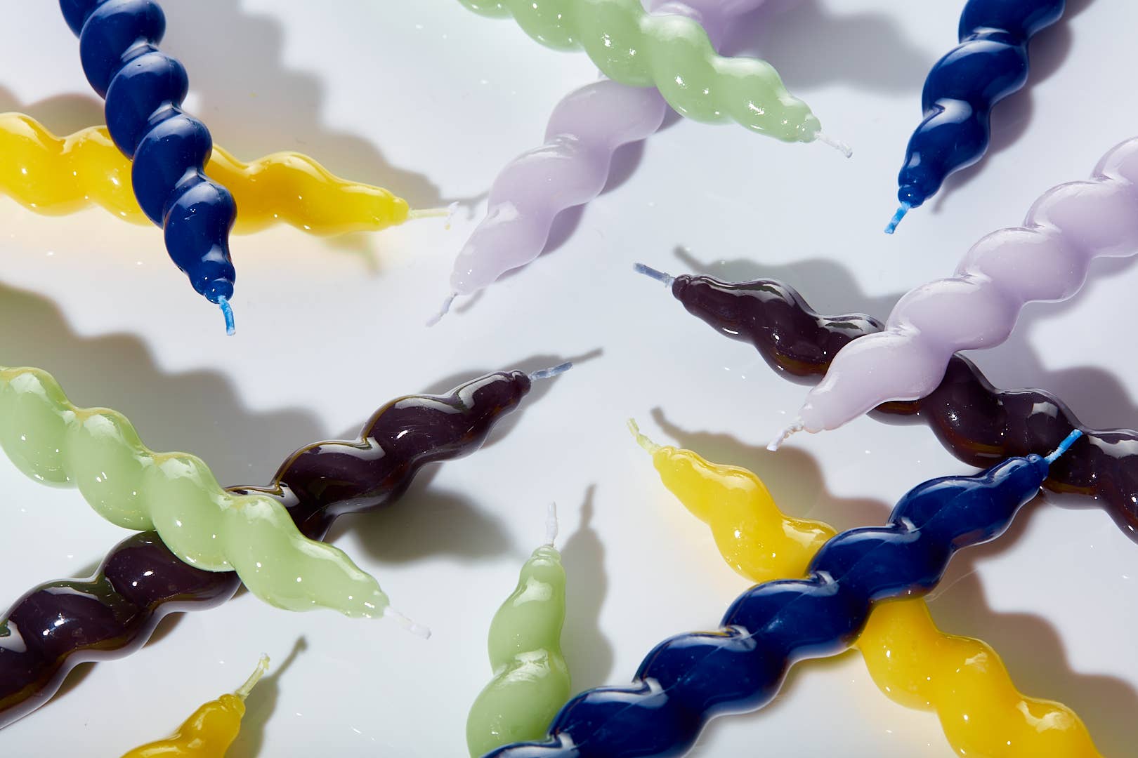 MÆGEN Spiral Taper Candles - White Lilac